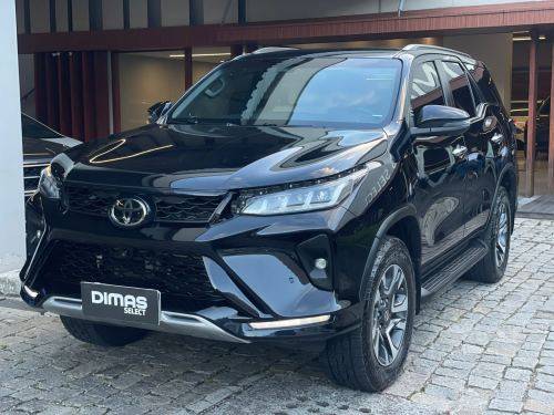 TOYOTA HILUX SW4 2.8 D-4D TURBO DIESEL DIAMOND 7L 4X4 AUTOMÁTICO